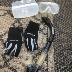Scuba goggles, snorkel and gloves